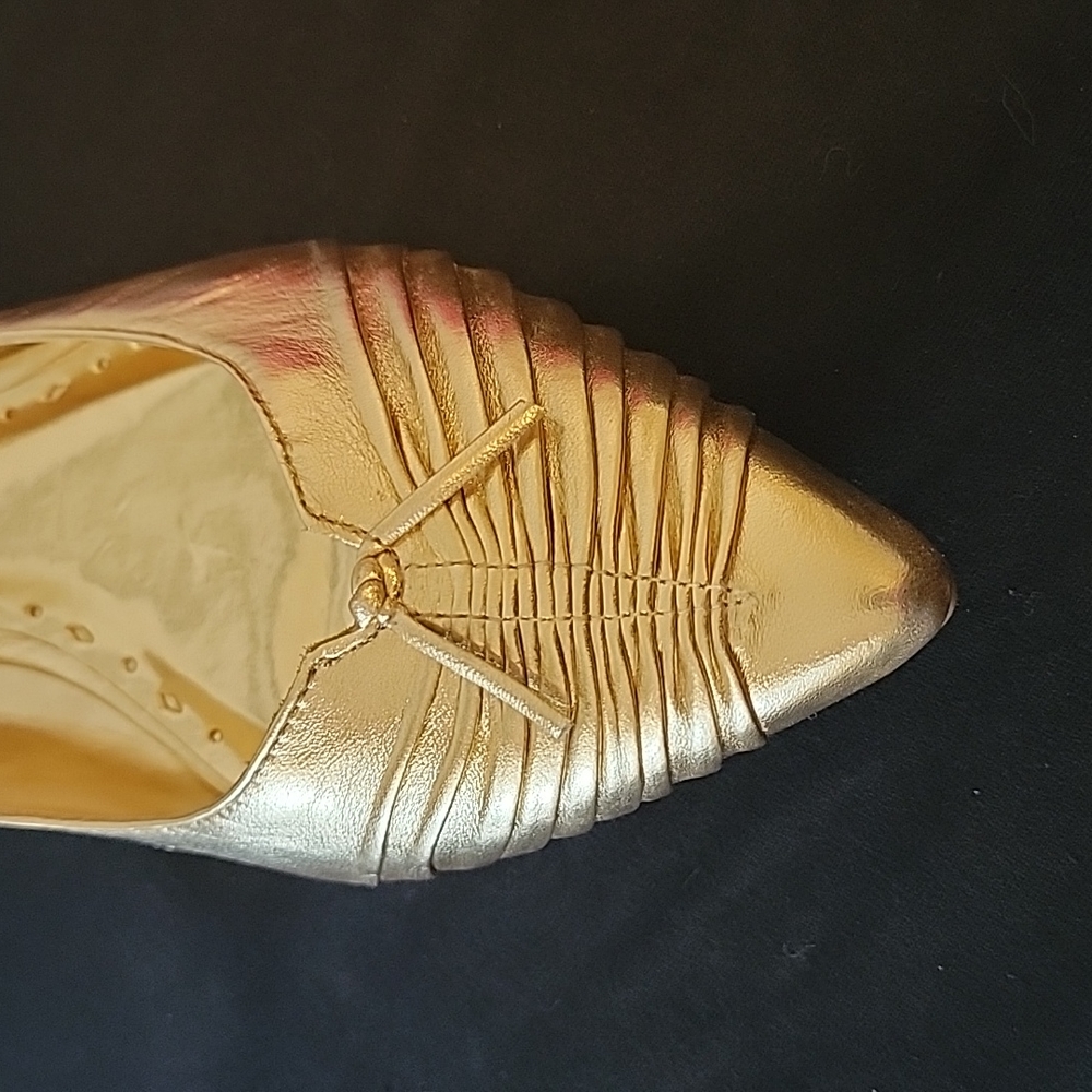 NWT!  BCBGIRLS Pointed Gold Metallic Flats in ORIGINAL BOX - Picture 4 of 9